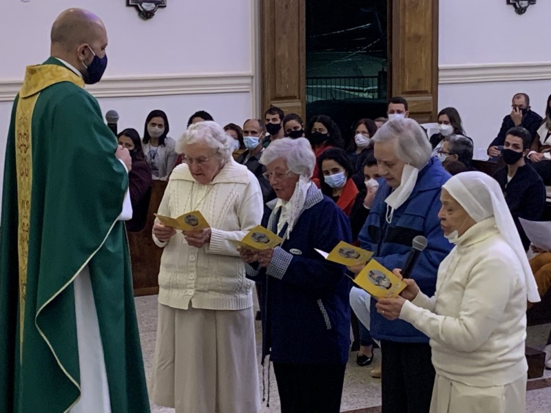 Envio dos novos cerimoniários e Renovação dos Votos das Irmãs dos Santos Anjos. 