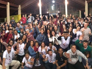 Mais de 250 jovens durante encontro reunidos em Divino
