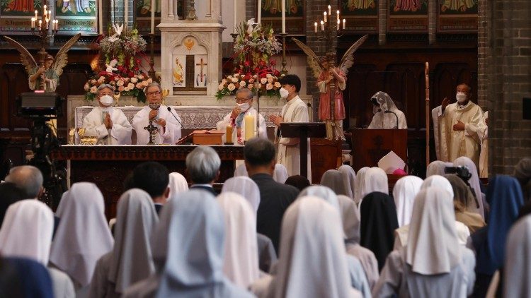 Missa celebrada na Catedral Myeongdong, Seul