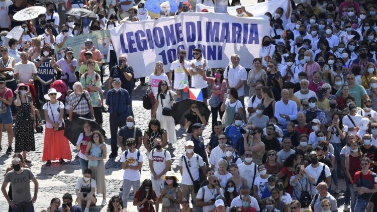 O Papa no Angelus: Jesus é a Palavra, se não paramos para ouvi-lo, Ele passa