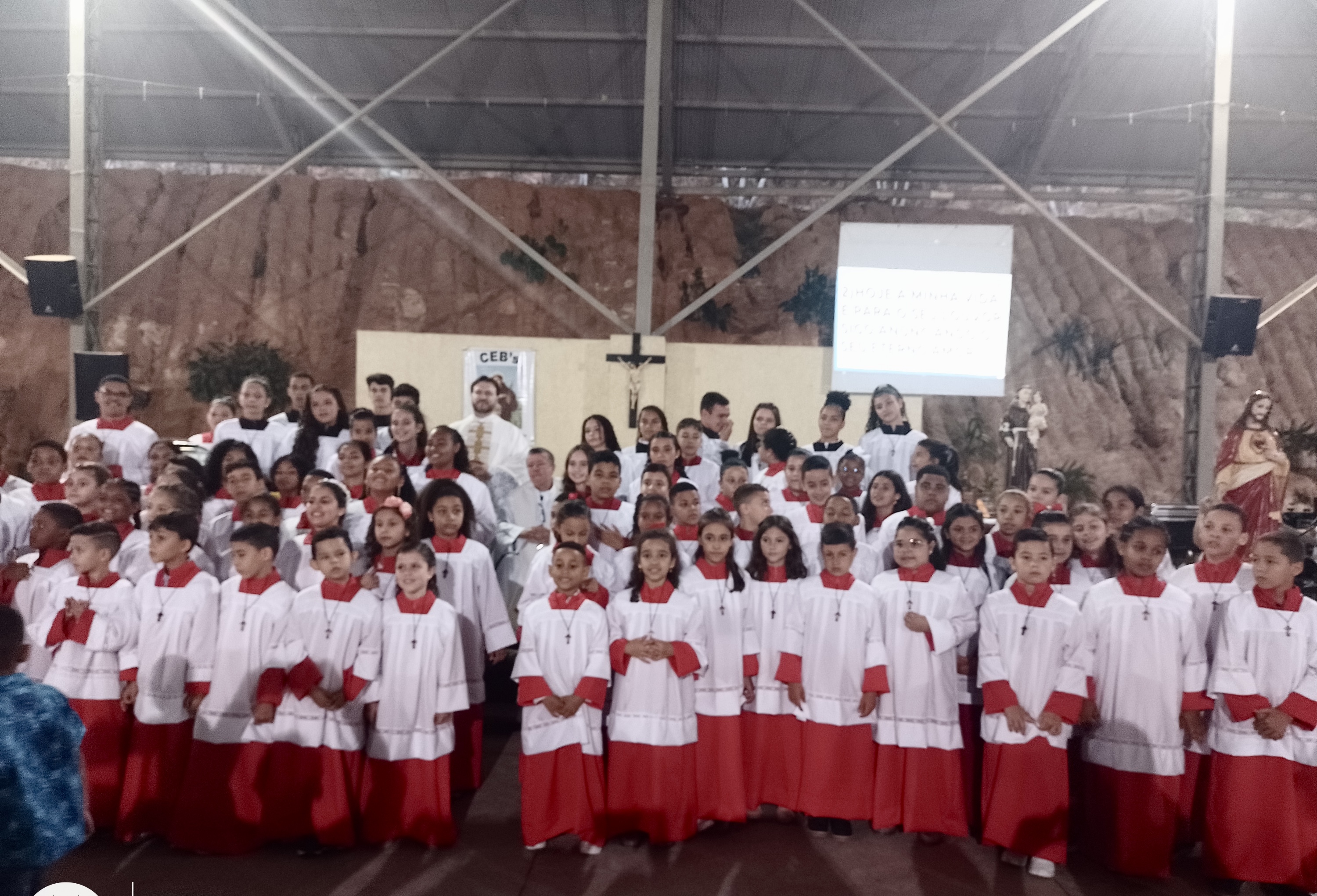 Missa de envio de coroinhas na Paróquia Santo Antônio de Pádua