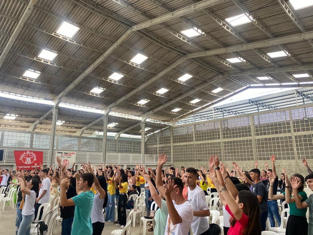 Dia Nacional da juventude reúne jovens em Marataízes
