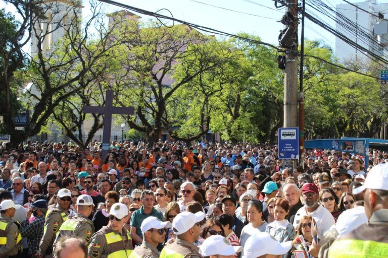 Mais de 250 mil fiéis lotam as ruas de Santa Maria na 79ª Romaria de Medianeira