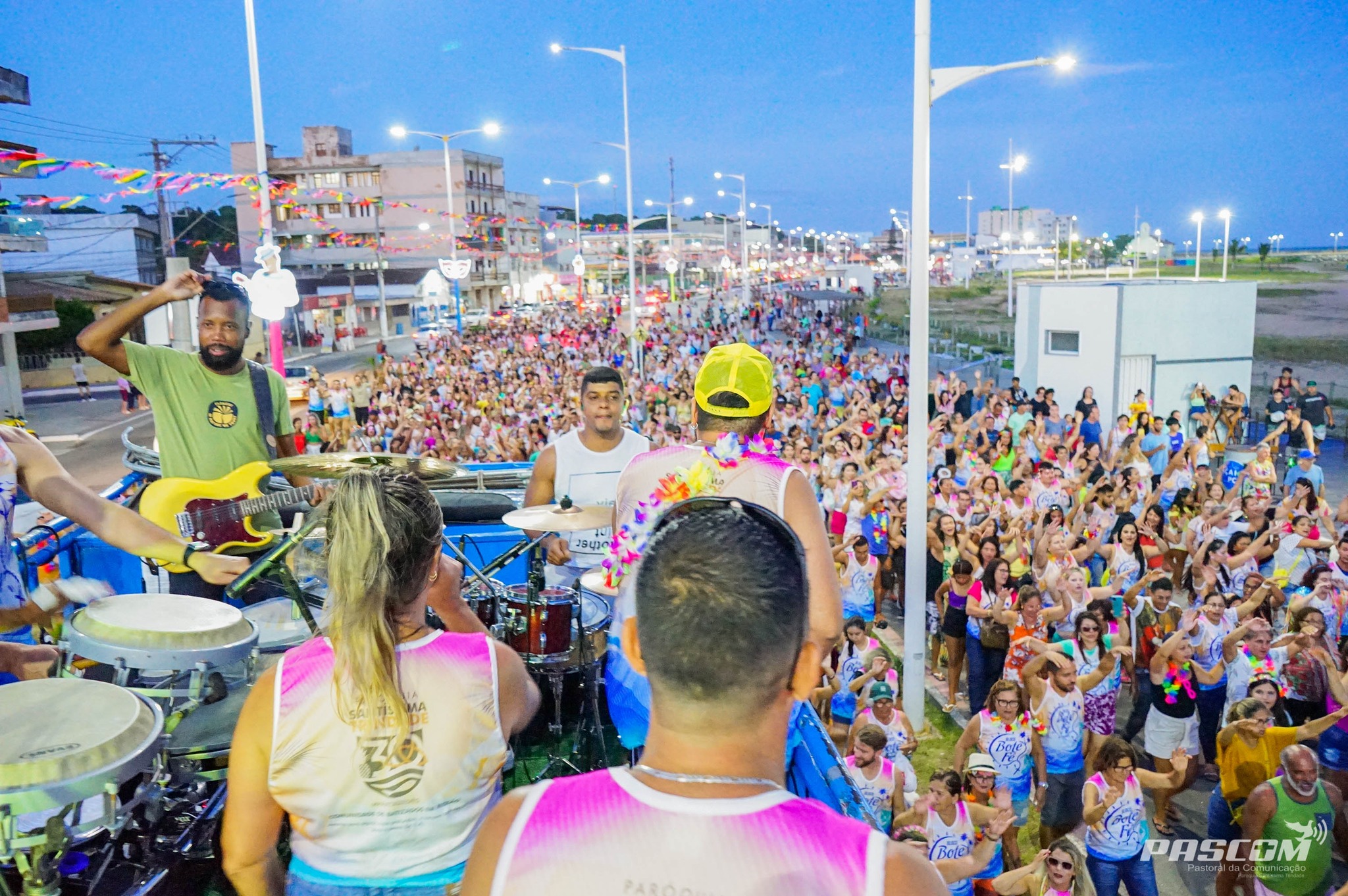 Bloco Bote Fé reúne milhares de pessoas em Marataízes