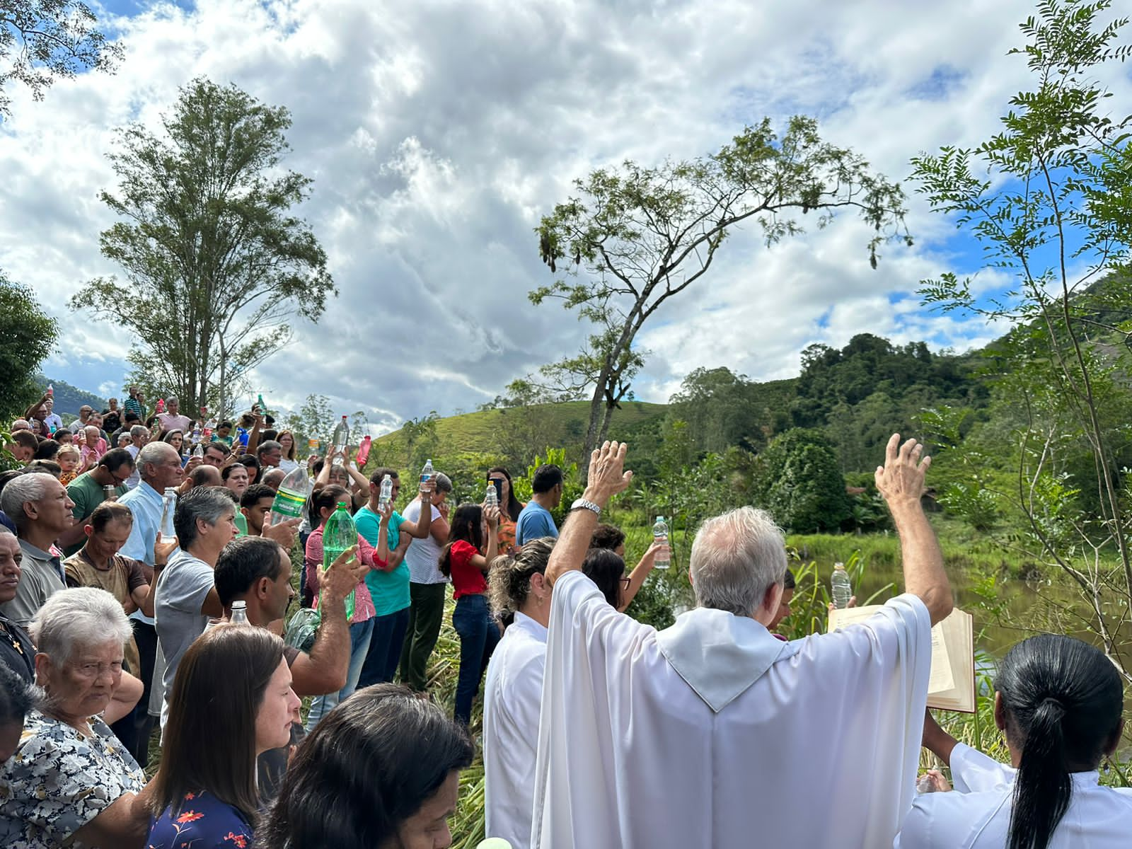 Cerimônia de benção de safra celebra início da colheita em Muqui