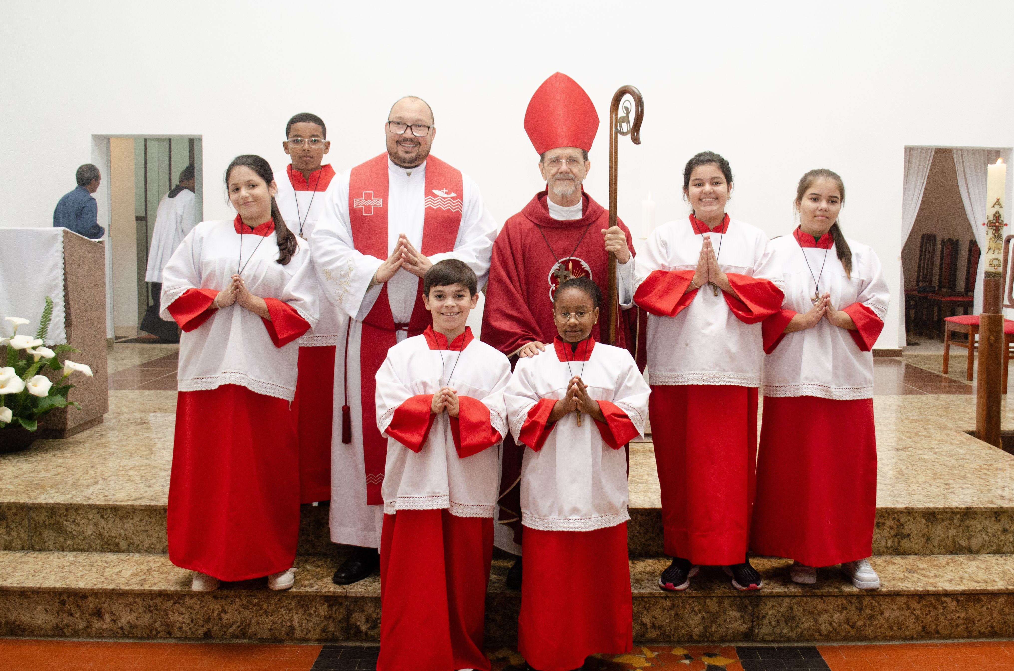 Com celebração do Crisma, bispo inicia Visita Pastoral à Dores do Rio Preto