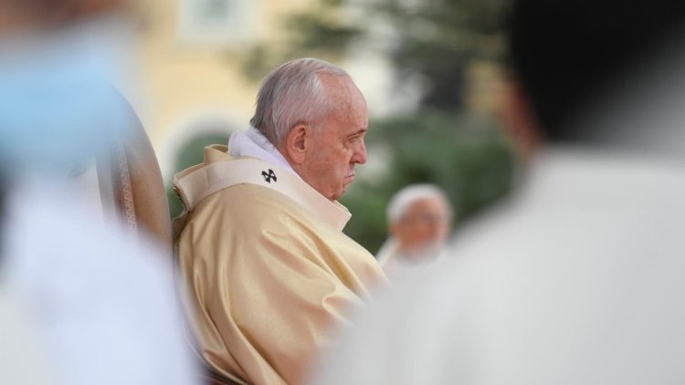 O Papa Francisco durante a missa celebrada na Universidade Católica do Sagrado Coração, em Roma