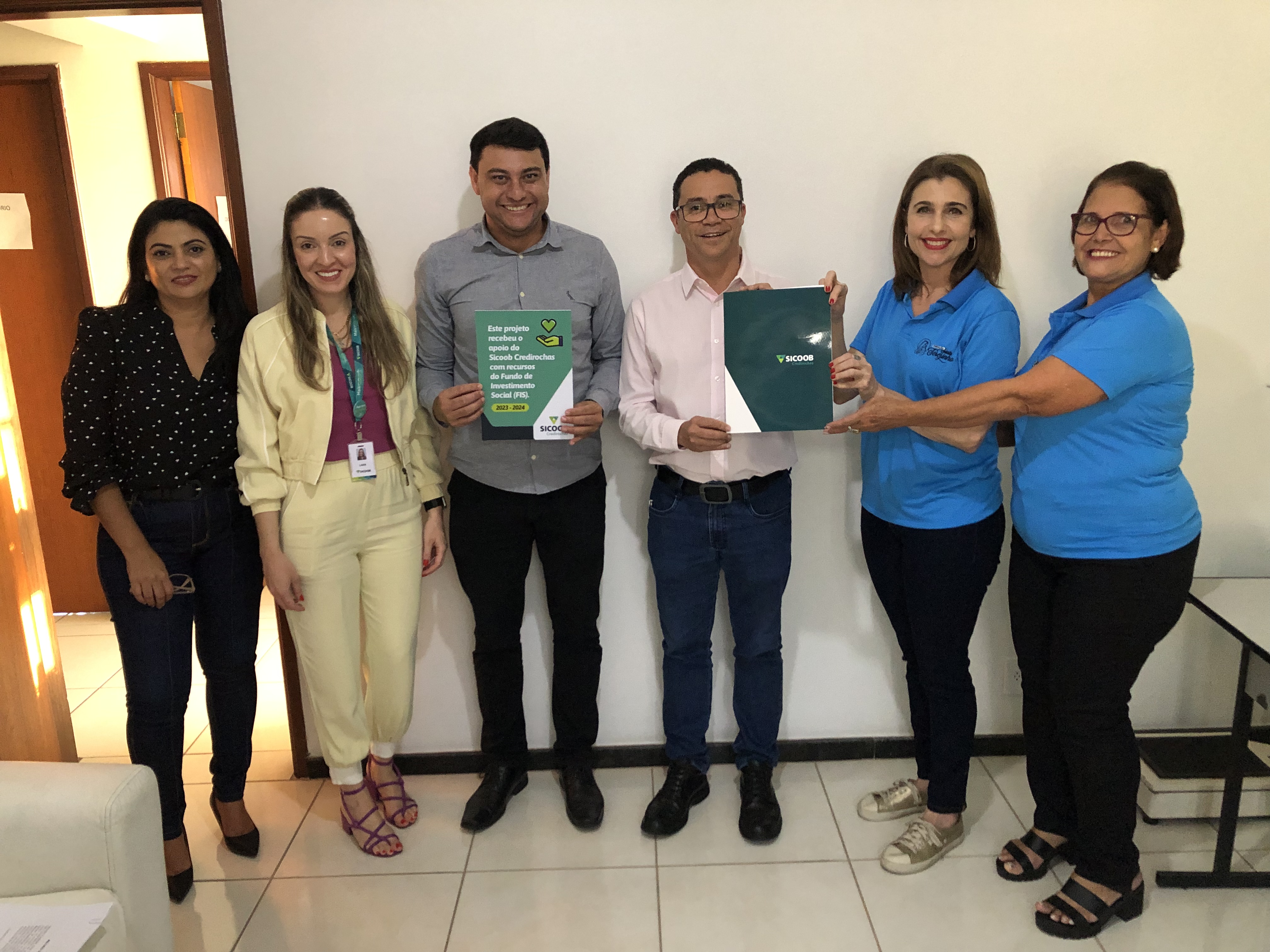 Projetos Assistenciais da Diocese de Cachoeiro recebem apoio financeiro da Sicoob Credirochas