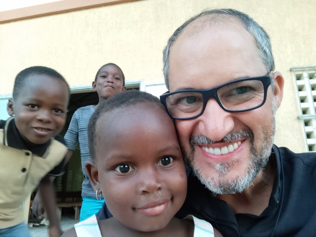 Padre de Cachoeiro fala sobre trabalho missionário na África