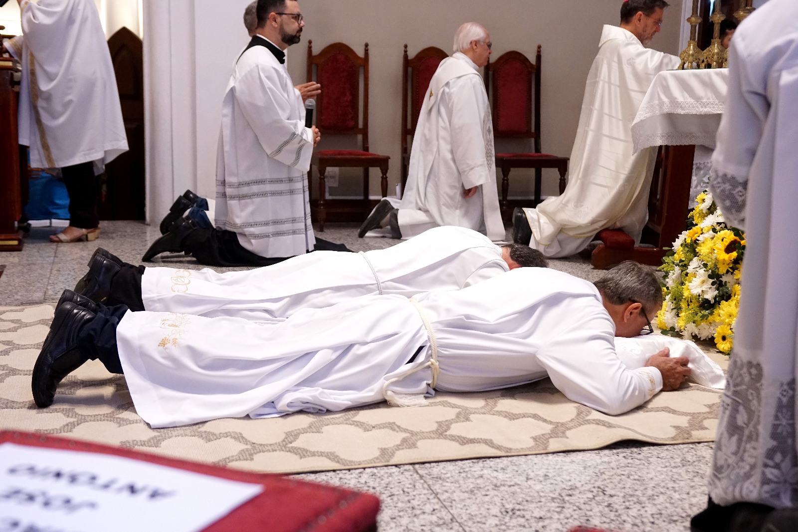 Dois novos Diáconos são ordenados para o serviço da igreja em Cachoeiro de Itapemirim