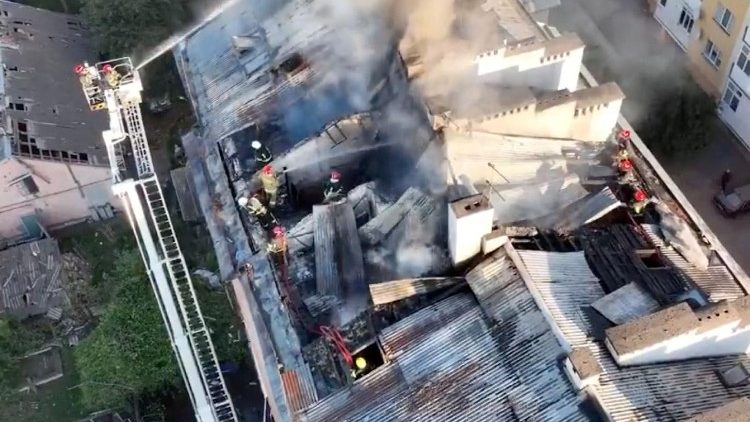 O bombardeio em Lviv nesta terça, 15 de agosto