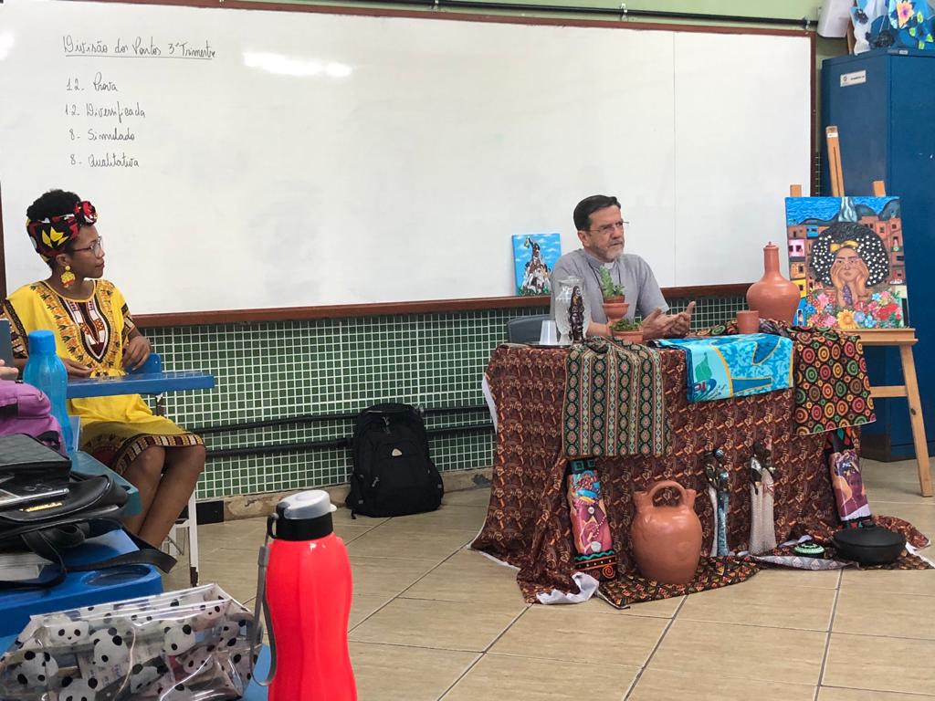 Bispo Diocesano visita Escola Estadual em Cachoeiro