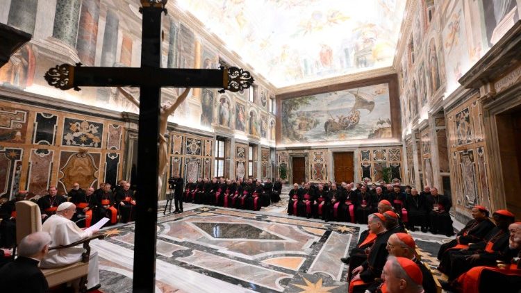 Francisco com os participantes da Assembleia Plenária do Dicastério para o Culto Divino e a Disciplina dos Sacramentos (Vatican Media)