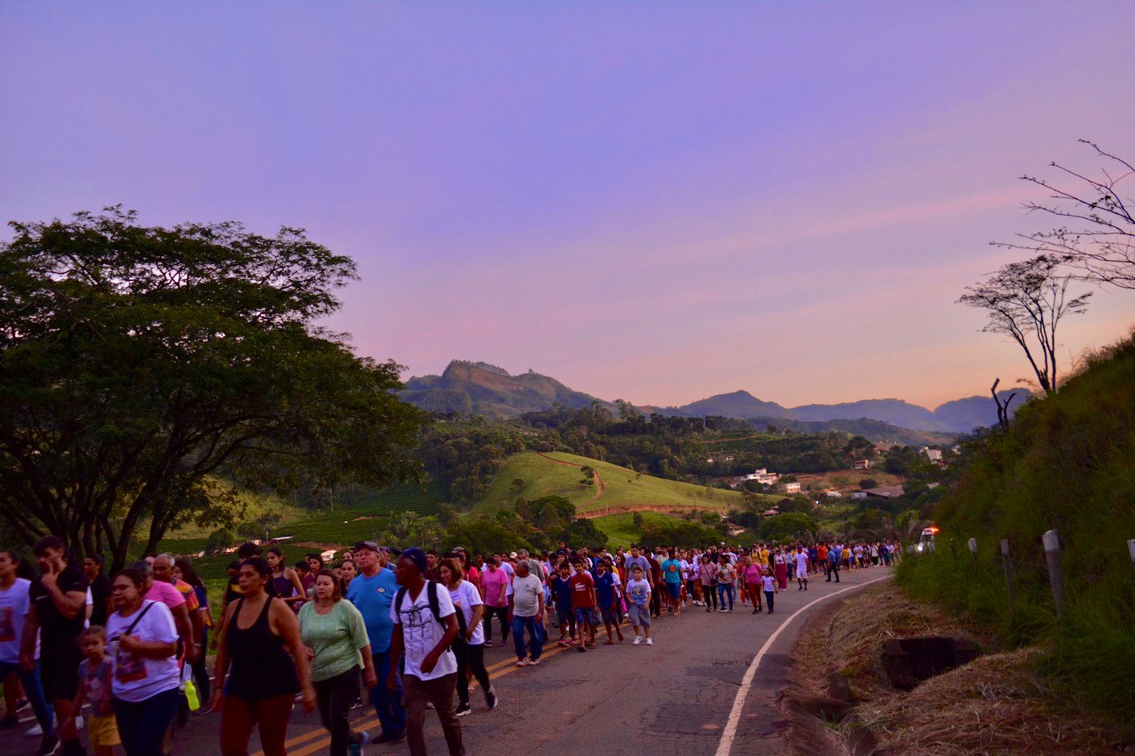 Com 11 km de percurso, Caminhada Penitencial reúne centenas de fiéis em Piaçú