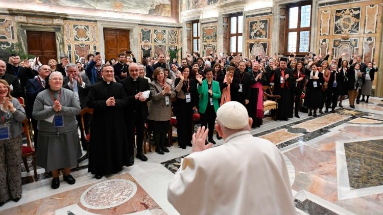 Francisco recebeu os participantes da conferência "Mulheres na Igreja: Criadoras de Humanidade".