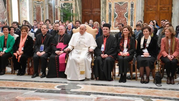 Francisco recebeu os participantes da conferência "Mulheres na Igreja: Criadoras de Humanidade" 