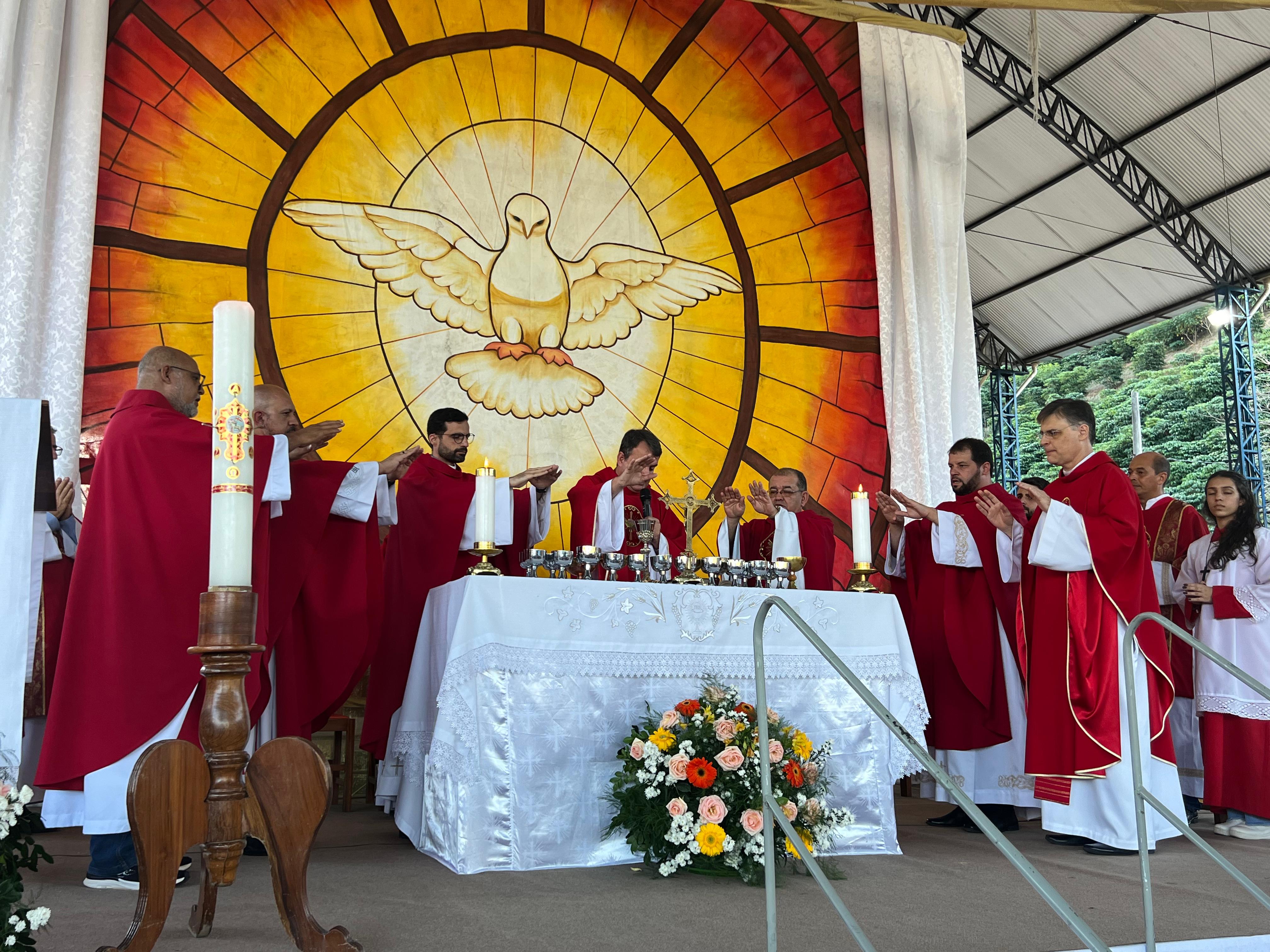 Paróquia de Muniz Freire celebra Divino Espírito Santo