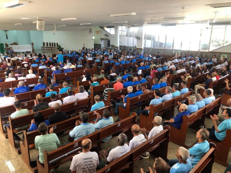 Centenas de “tercistas” participam 6º Encontro Diocesano do Terço dos Homens