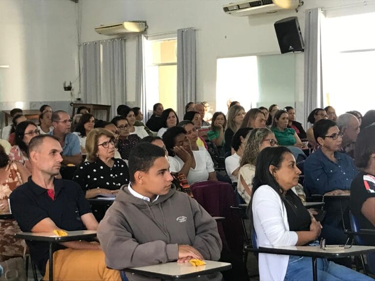 Encontro reúne zeladores e cuidadoras das casas paroquiais