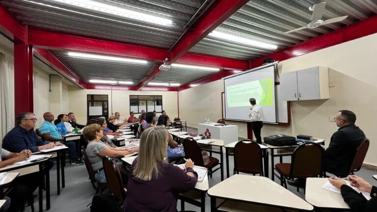 Com aula de Dom Luiz Fernando Lisboa, Curso de Doutrina Social da Igreja Católica começa em Cachoeiro