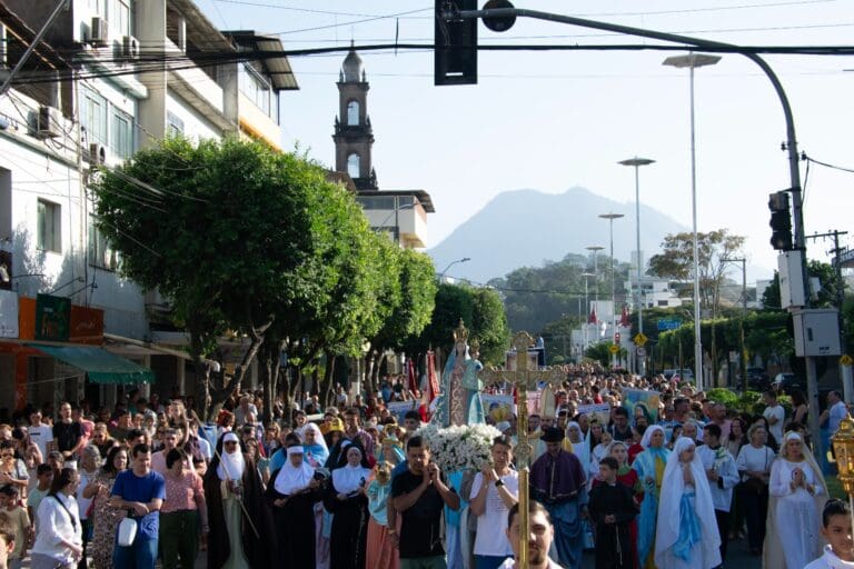 Missa com centenas de fiéis encerra Festa da Penha em Castelo