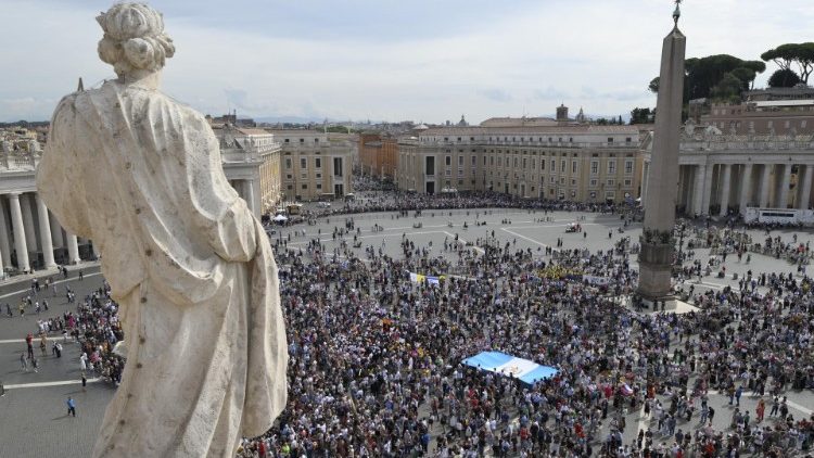 O Papa no Angelus: no cuidado com os mais fracos está o verdadeiro poder