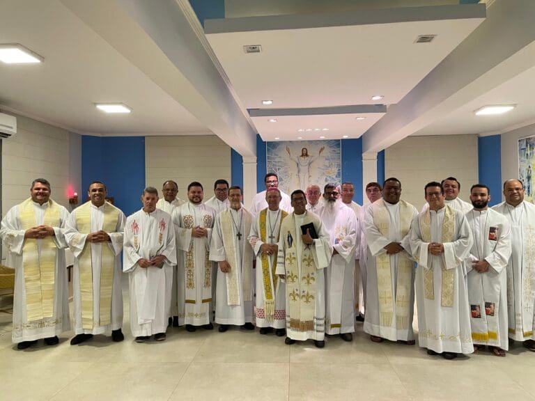 Bispo de Cachoeiro assessora formação do presbitério da Diocese de Jardim (MS)