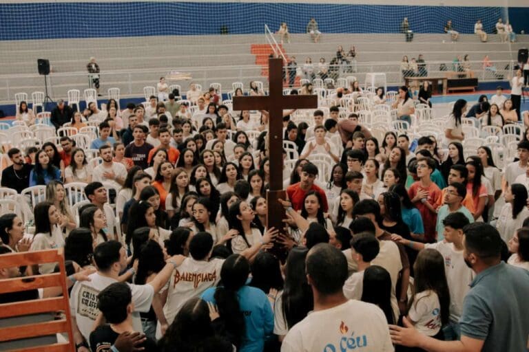 Encontro da RCC reúne mais de 400 jovens em Iúna