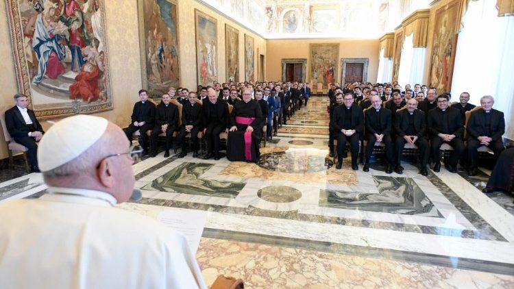 Papa Francisco durante a audiência com os seminaristas de Toledo