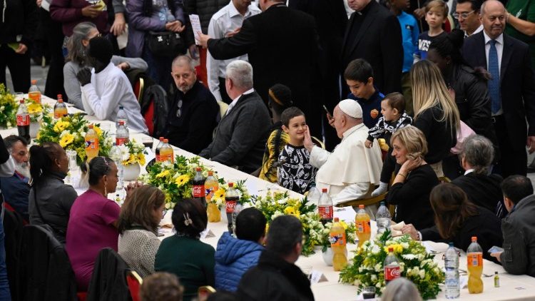 O Papa o almoçao com os pobres em 2023