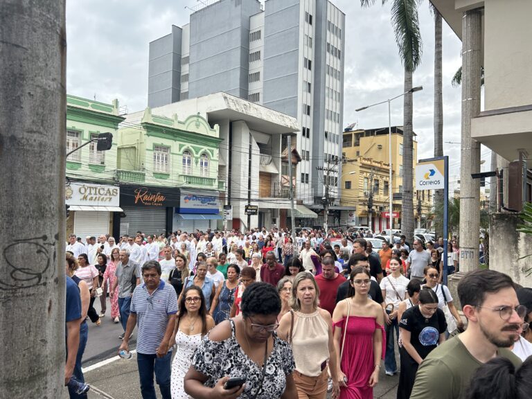 Diocese de Cachoeiro celebra abertura do Ano Jubilar com caminhada e Missa