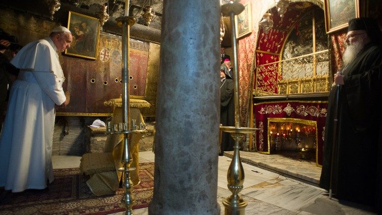 Papa Francisco visita a Gruta de Belém em 2014