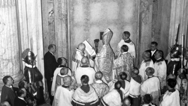 Pio XII abre o Jubileu de 1950 - (arquivo histórico da Fábrica de São Pedro).