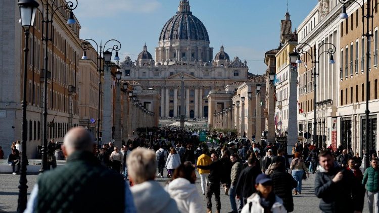 Giubileo, in un mese gi� 1 milione di pellegrini in Porta Santa