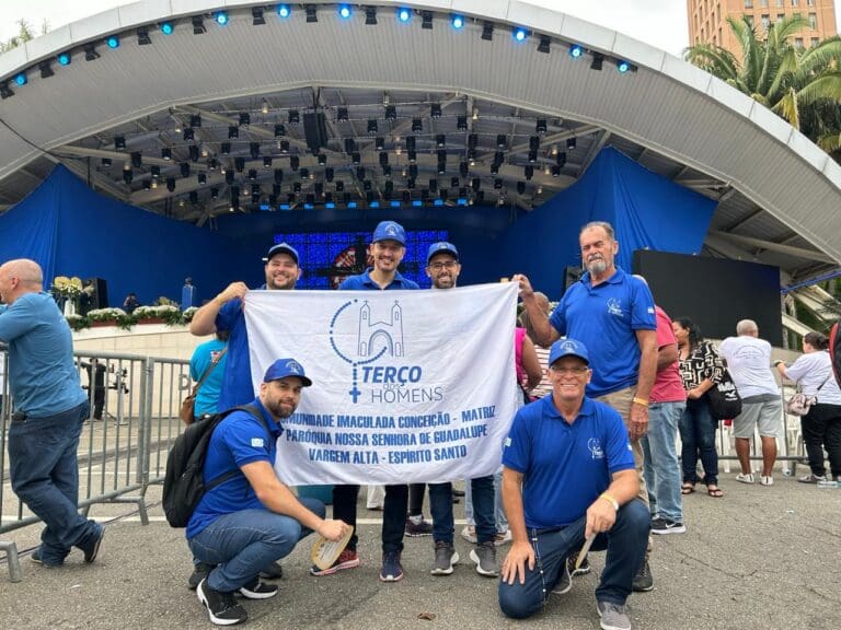 Centenas de fiéis do sul do ES participam da 17º Romaria Nacional do Terço dos Homens, em Aparecida