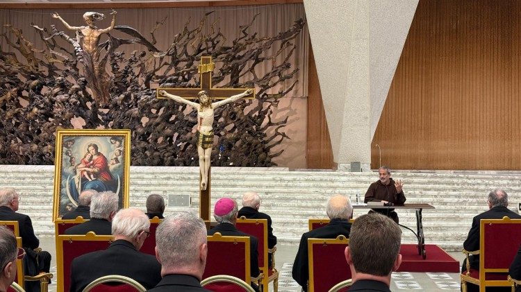 Exercícios Espirituais no Vaticano - Sala Paulo VI