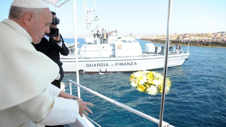 Francisco em Lampedusa, "sempre com especial atenção aos marginalizados do mundo ..."