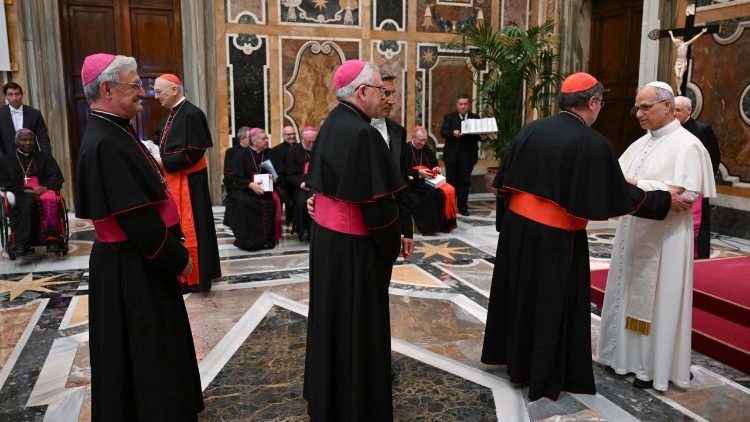 O Papa aos Representantes Pontifícios: sede sempre o olhar de Pedro