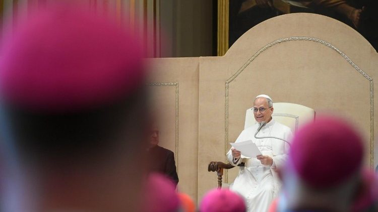 Papa com os bispos da CEI - Conferência Episcopal Italiana