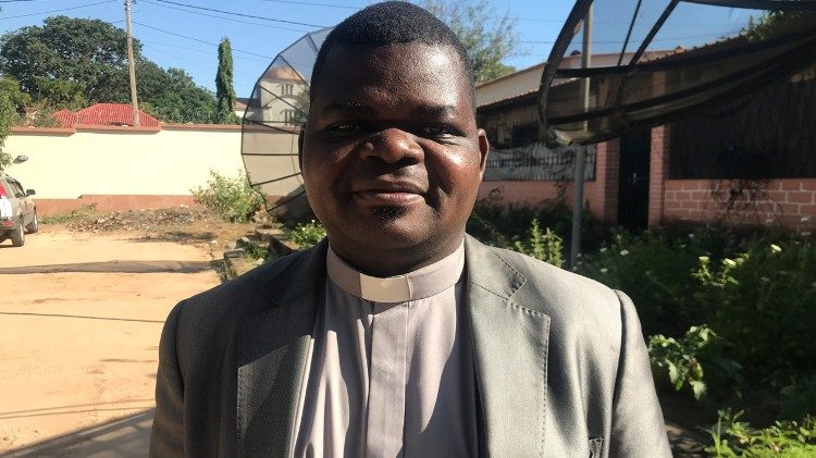 Moçambique. "Comunicação 360º": Padre Cantífula lança obra para os novos tempos