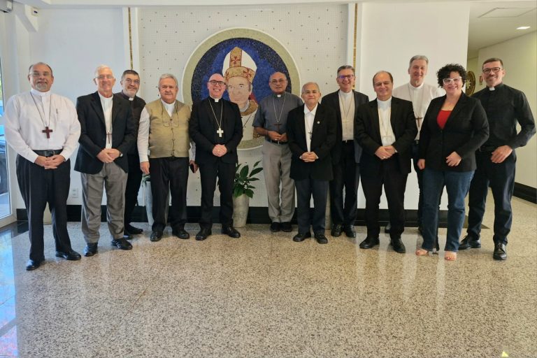 Comissão de Comunicação da CNBB realiza encontro com bispos referenciais e coordenadores da Pascom Brasil