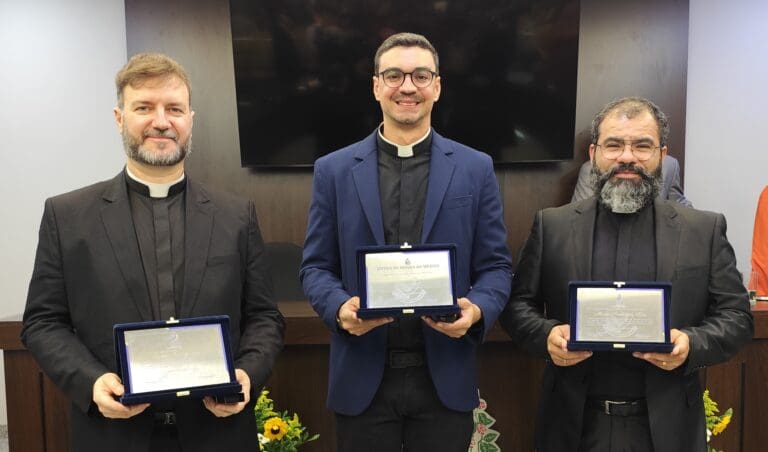 Paróquia Nossa Senhora da Penha de Alegre recebe homenagem da Câmara Municipal
