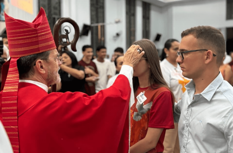 Mais de 250 fiéis recebem o Sacramento da Crisma na Diocese de Cachoeiro
