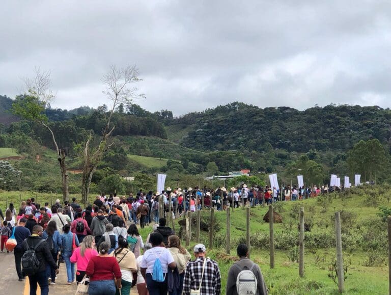 II Romaria da Água e da Terra destaca importância da preservação ambiental em Pedra Menina, em Dores do Rio Preto