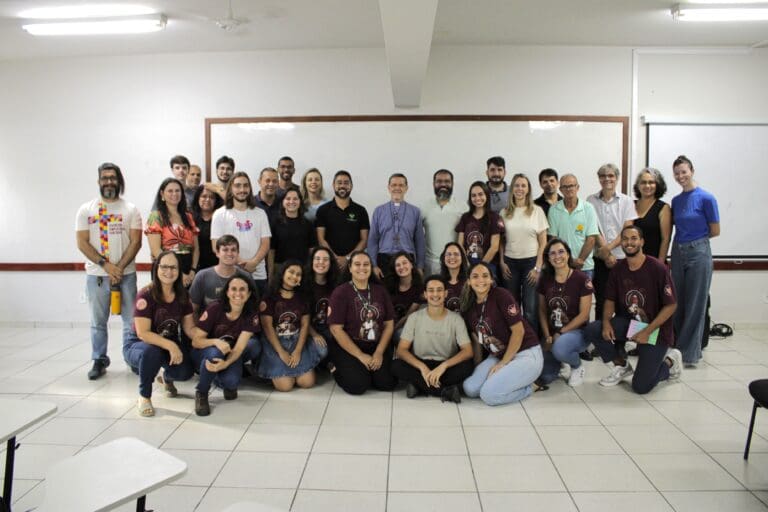 Um dia de fé e aprendizado na UFES com Dom Luiz Fernando Lisboa