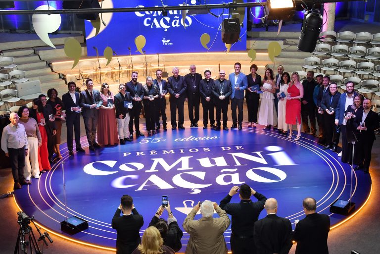 CNBB homenageia os vencedores da 55ª edição dos Prêmios de Comunicação, no Teatro Tucarena, em São Paulo