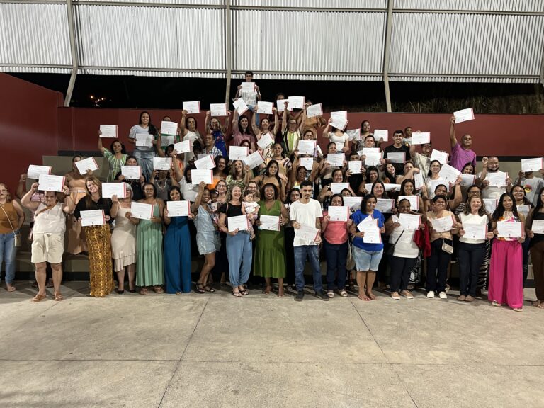 Formatura marca conclusão de cursos profissionalizantes para 278 moradores de Atílio Vivacqua