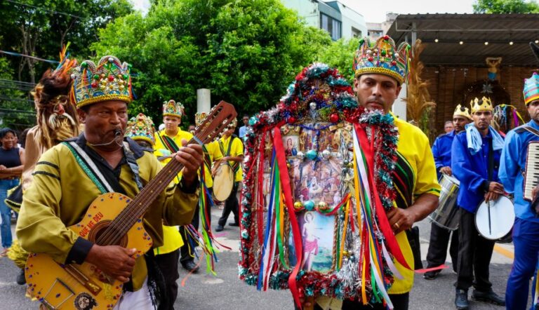 Folia de Reis reúne grupos regionais na Catedral de São Pedro neste domingo (11)