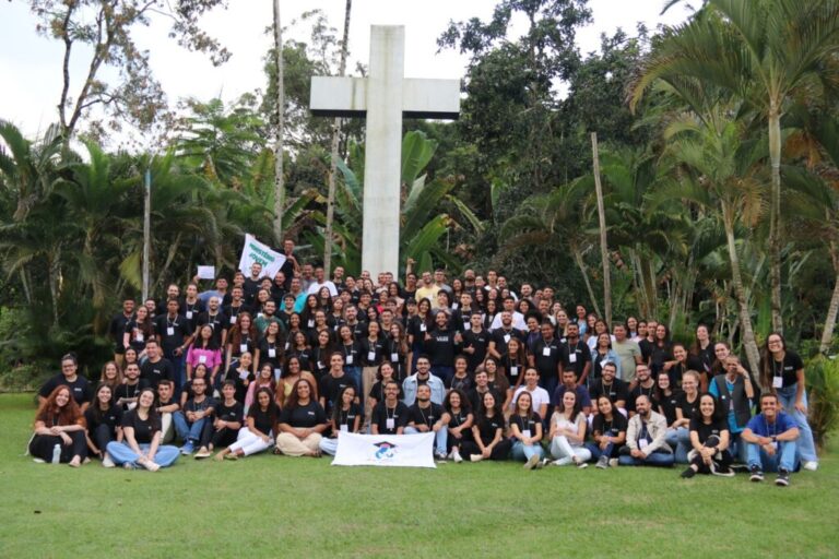 Ministério Universidades Renovadas realiza retiro kerigmático