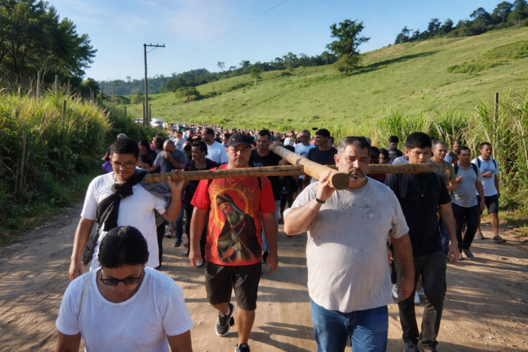 Paróquia São Filipe realiza Caminhada Penitencial